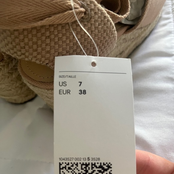 NWT H&M Lace Up Tan Heels - Picture 6 of 6